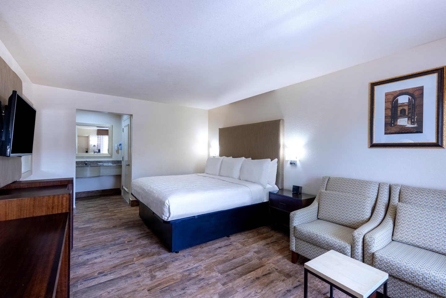 1 King Bed, Non-smoking at Staywell Hotel